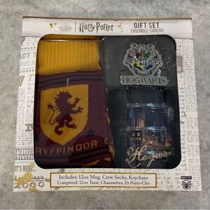 Harry Potter Gift Set with Socks, Mug & Keychain New in Box!